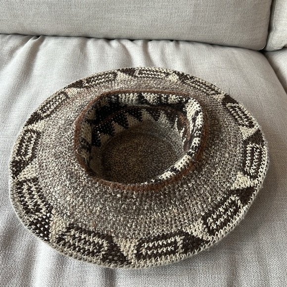 Hat only . Latin style, however, you could make it your own. - Picture 5 of 5